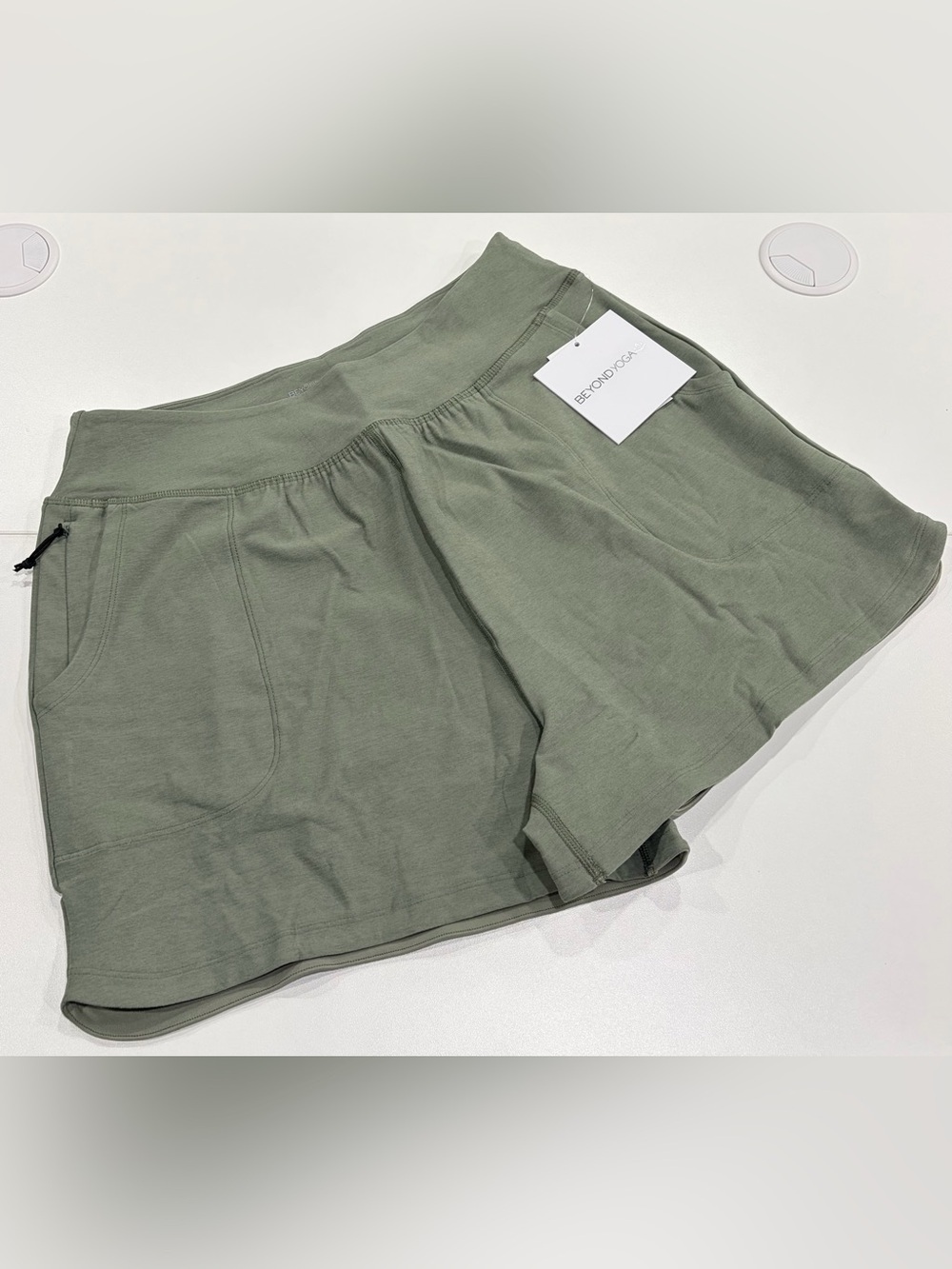 Beyond Yoga Women's XL Spacedye Move Up 3" Short Green Zipper Detail Shorts NWT